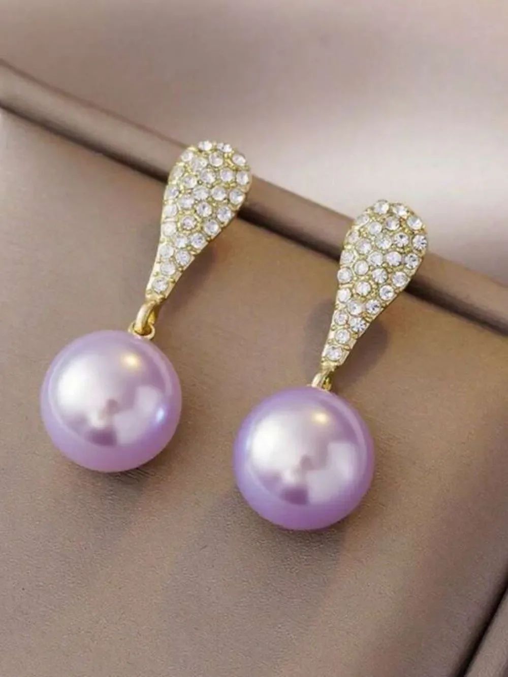 Earrings with Lavender Pearls detail R766